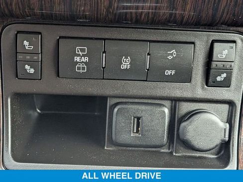 Used 2017 Chevrolet Traverse LT image 26