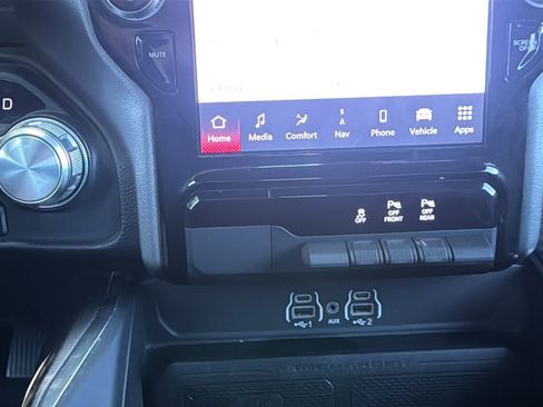 Used 2025 RAM 1500 Laramie AWD/4WD image 30