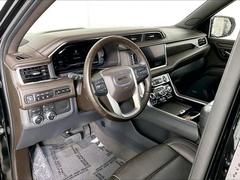 Used 2024 GMC Yukon XL Denali image 13