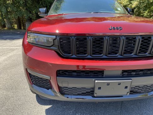 Used 2025 Jeep Grand Cherokee L Limited w/ Trailer Tow Package AWD/4WD image 14