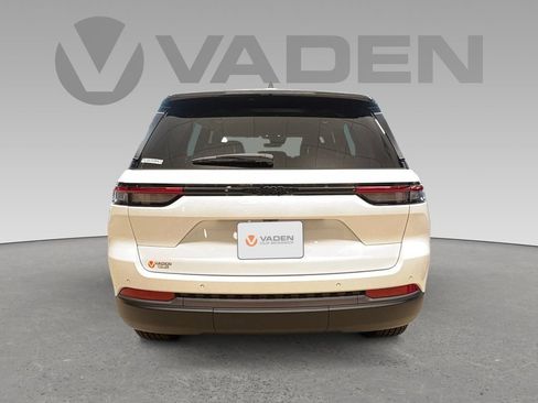 New 2026 Jeep Grand Cherokee Altitude RWD image 18