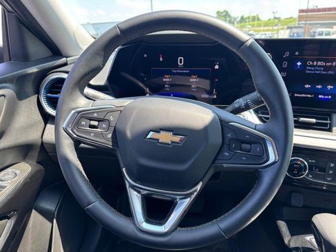 Used 2024 Chevrolet Trax LT w/ Driver Confidence Package FWD image 12