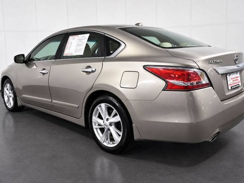 Used 2015 Nissan Altima 2.5 SV w/ Convenience Package FWD image 6