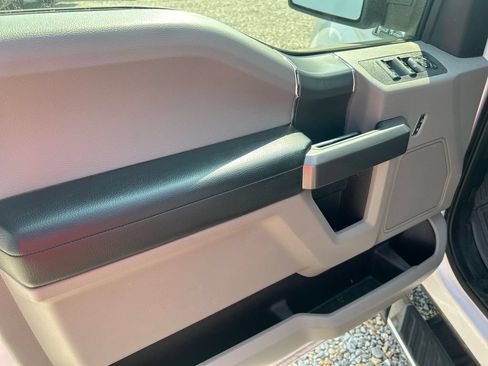 Used 2019 Ford F150 XLT w/ Equipment Group 302A Luxury AWD/4WD image 10