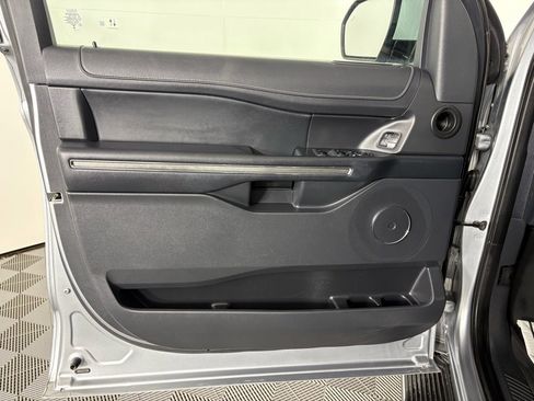 Used 2023 Ford Expedition Max XLT image 13