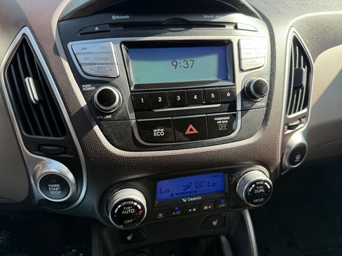 Used 2013 Hyundai Tucson Limited AWD/4WD image 12
