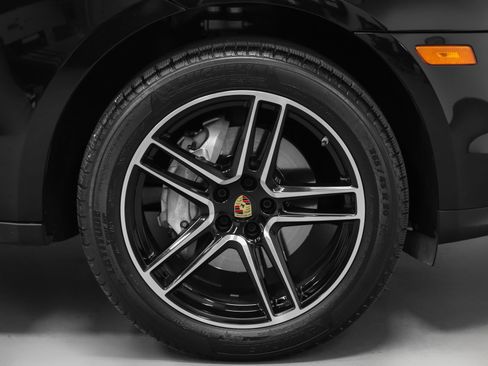 Certified 2021 Porsche Macan AWD/4WD image 15