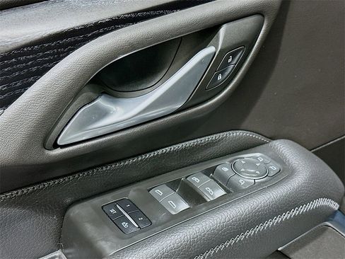 Used 2022 GMC Yukon XL Denali image 18