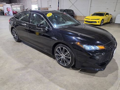 Used 2019 Toyota Avalon XSE w/ All Weather Liner Package FWD image 17
