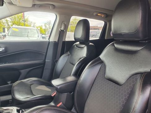 Used 2018 Jeep Compass Latitude w/ Popular Equipment Group AWD/4WD image 11