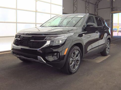 Used 2026 Kia Seltos LX FWD image 2