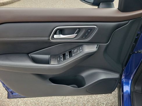 Used 2021 Nissan Rogue SL w/ Premium Package FWD image 13
