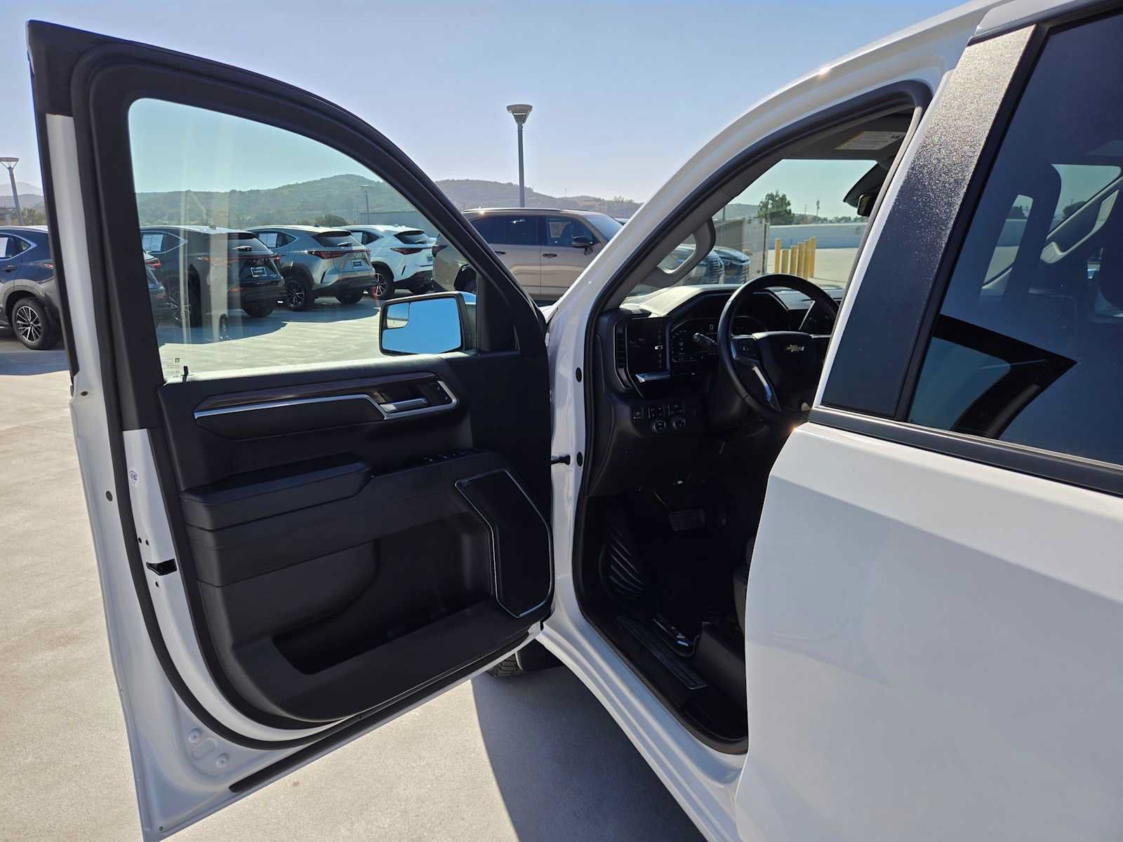 Used 2023 Chevrolet Silverado 1500 LT AWD/4WD image 19