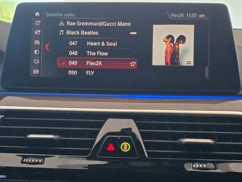 Used 2019 BMW M550i xDrive w/ Premium Package image 11