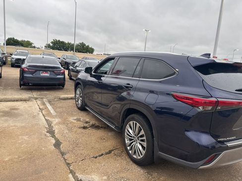 Used 2021 Toyota Highlander Platinum image 6
