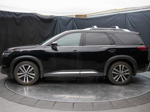 Used 2024 Nissan Pathfinder Platinum w/ Cargo Package image 9