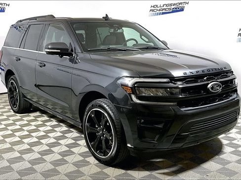 Used 2023 Ford Expedition Limited RWD image 3
