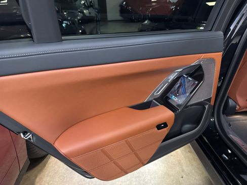 Used 2025 BMW i7 xDrive60 w/ Executive Package image 19