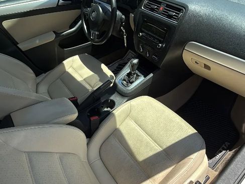 Used 2013 Volkswagen Jetta SE FWD image 24