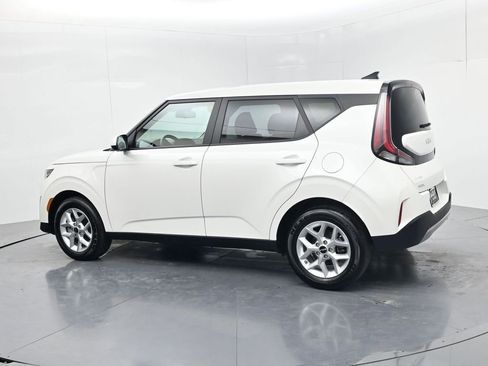 Certified 2025 Kia Soul LX w/ LX Technology Package FWD image 5