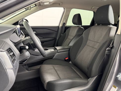 Used 2025 Nissan Rogue SV image 4