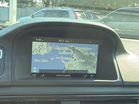 Used 2016 Volvo XC70 T5 Platinum w/ Protection Package FWD image 31