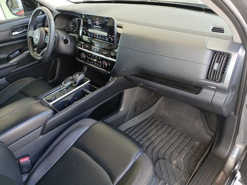 Used 2023 Nissan Pathfinder SL w/ Lighting Package (N92) image 30