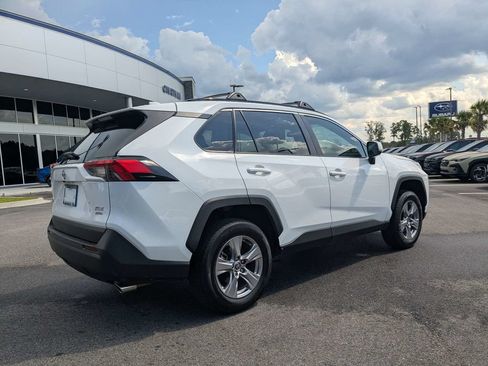 Used 2022 Toyota RAV4 XLE AWD/4WD image 5