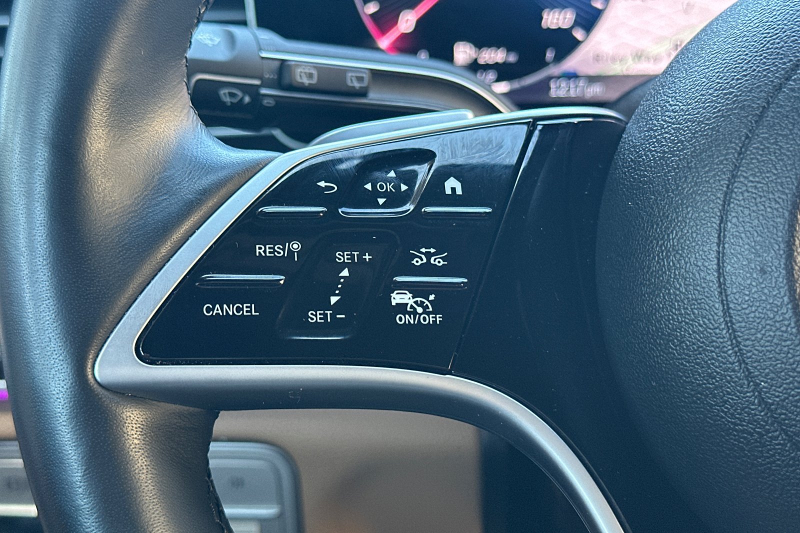 Used 2025 Mercedes-Benz GLE 450e 4MATIC image 35