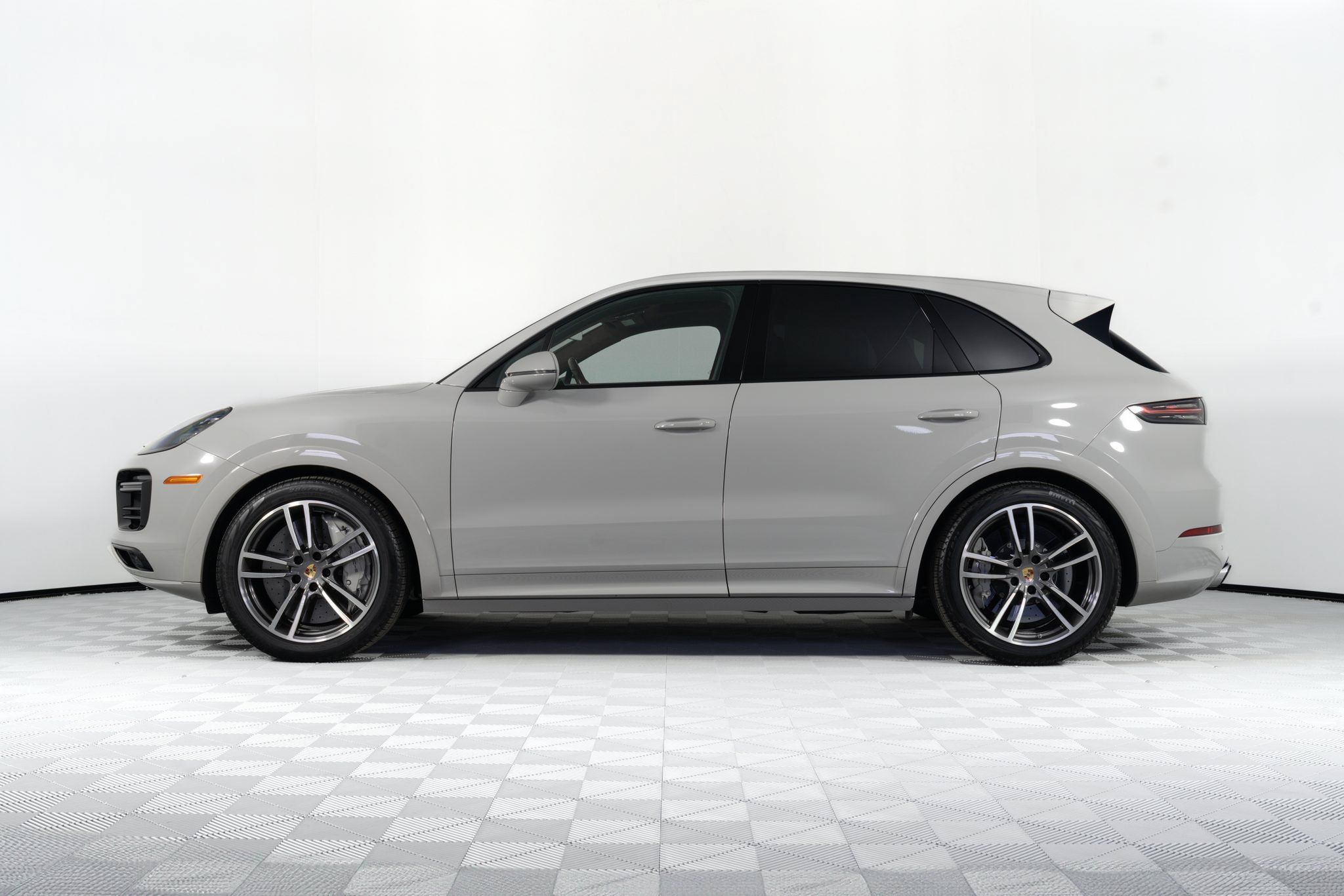 Used 2022 Porsche Cayenne Turbo AWD/4WD image 16