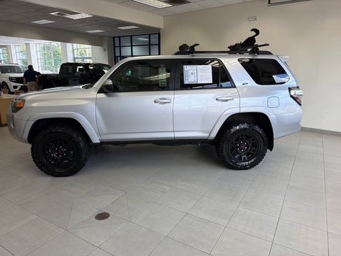 Used 2019 Toyota 4Runner SR5 AWD/4WD image 4