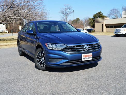 Used 2019 Volkswagen Jetta SE w/ Cold Weather Package image 2