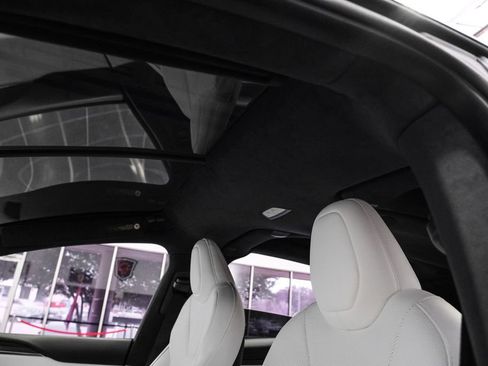 Used 2023 Tesla Model X Plaid image 6