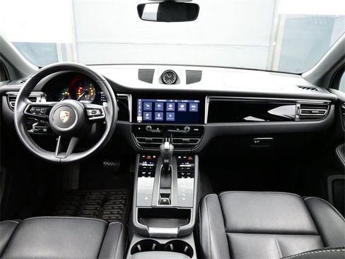 Certified 2023 Porsche Macan image 20
