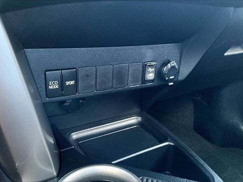 Used 2015 Toyota RAV4 LE image 22