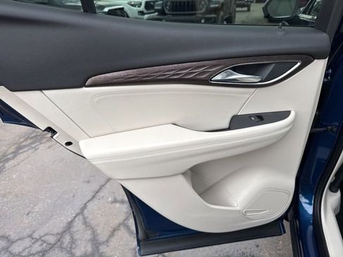 Used 2023 Buick Envision Avenir image 18