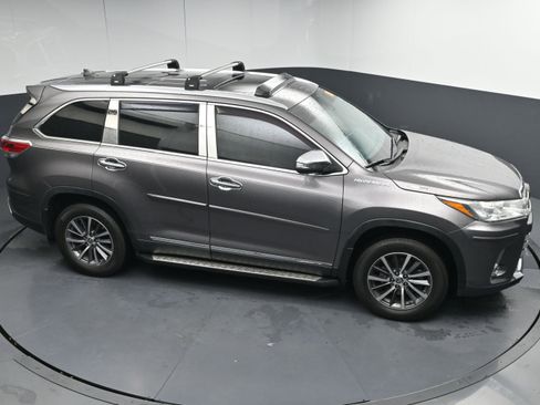 Used 2019 Toyota Highlander XLE image 26