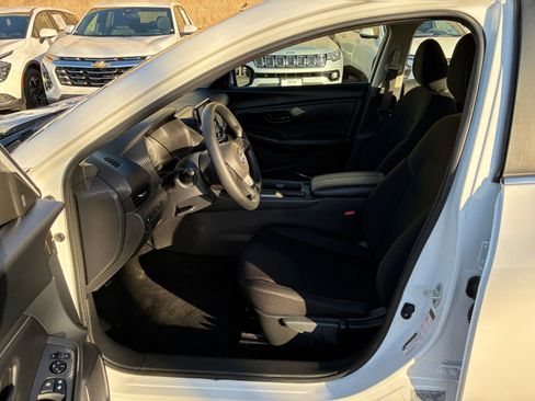 Used 2025 Nissan Sentra S image 24