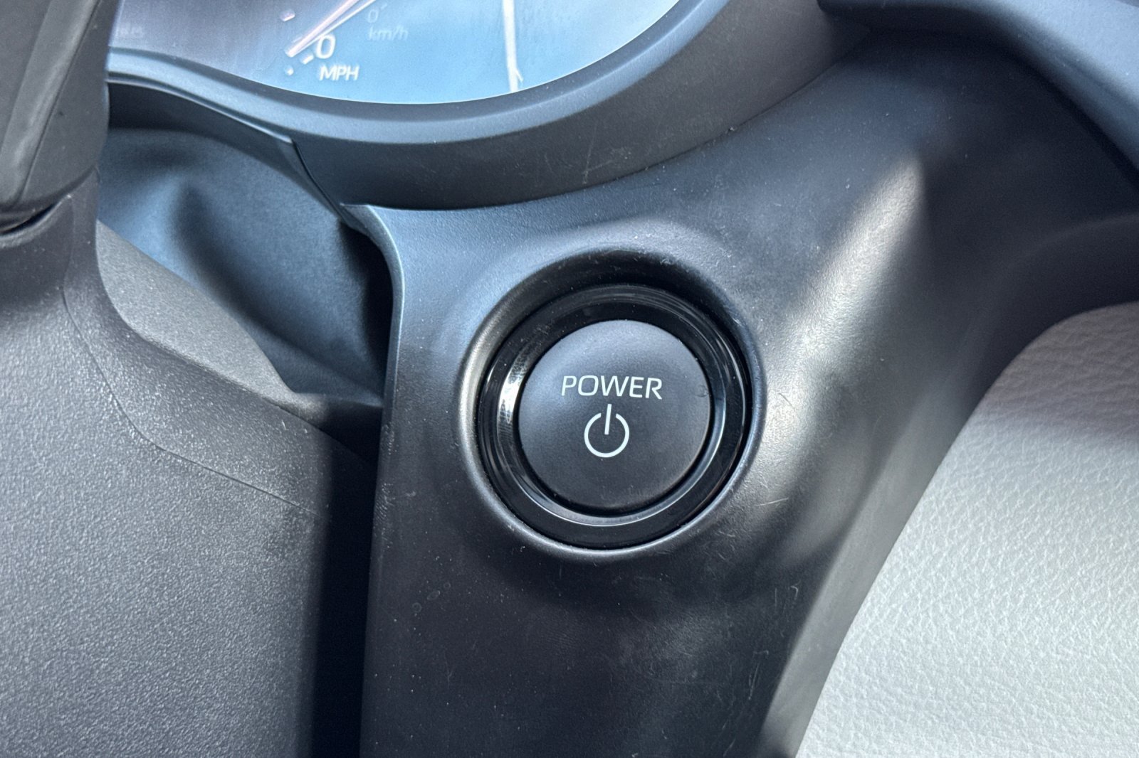 Used 2025 Toyota Sienna XLE FWD image 34