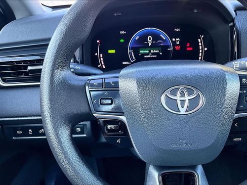 Used 2025 Toyota Camry LE FWD image 23