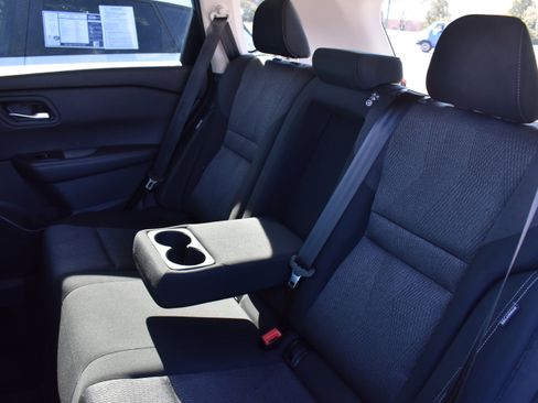 Used 2025 Nissan Rogue SV image 28