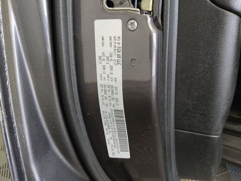 Used 2018 Chrysler Pacifica Limited w/ S Appearance Package FWD image 33