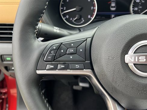 Used 2025 Nissan Sentra SV w/ SV Premium Package image 10