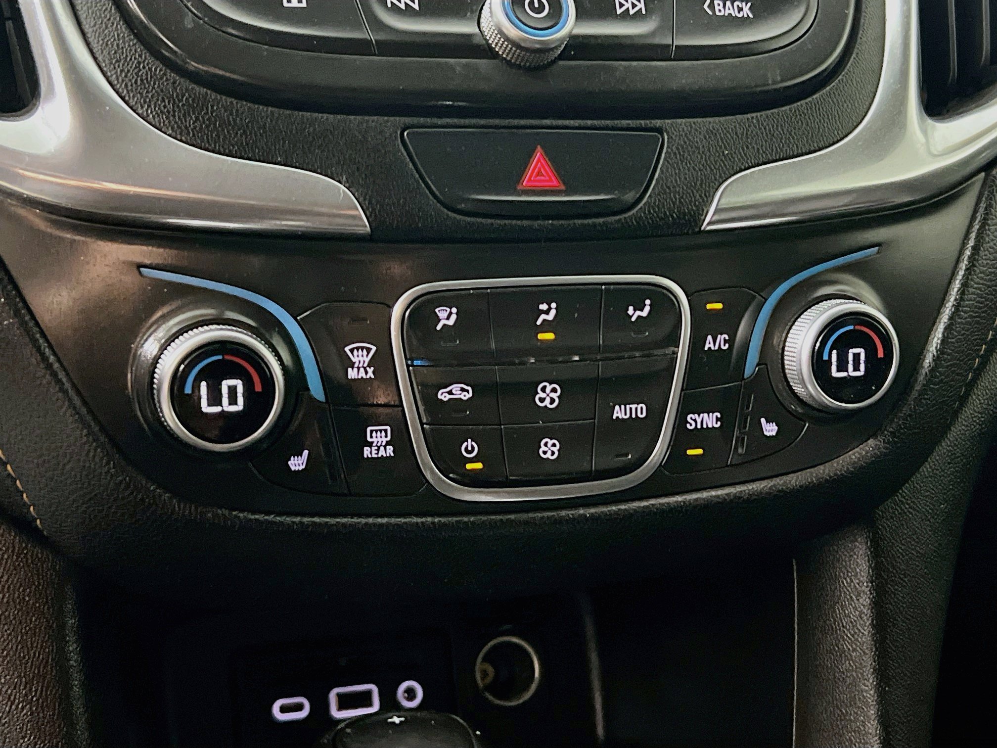 Used 2019 Chevrolet Equinox Premier FWD image 26