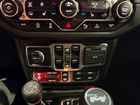 Used 2024 Jeep Wrangler Unlimited Rubicon image 50