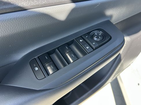 Certified 2025 Toyota Prius LE FWD image 17