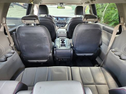 Used 2017 Kia Sedona LX w/ LX Essentials Premium Package FWD image 7