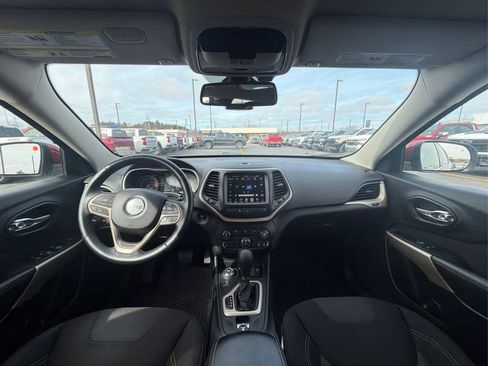 Used 2017 Jeep Cherokee Latitude w/ Comfort/Convenience Group image 24