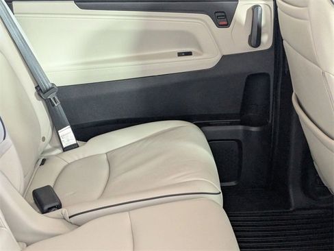 Used 2025 Honda Odyssey Touring image 35