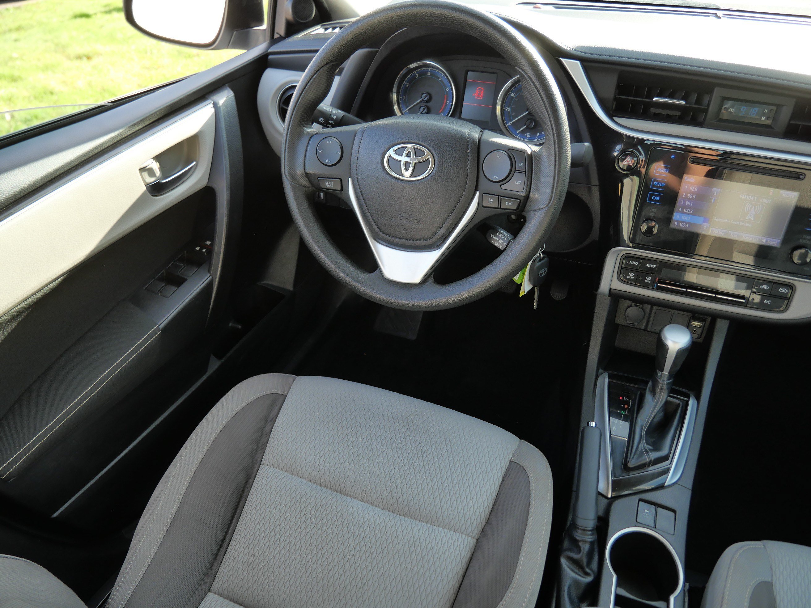 Certified 2019 Toyota Corolla LE FWD image 9